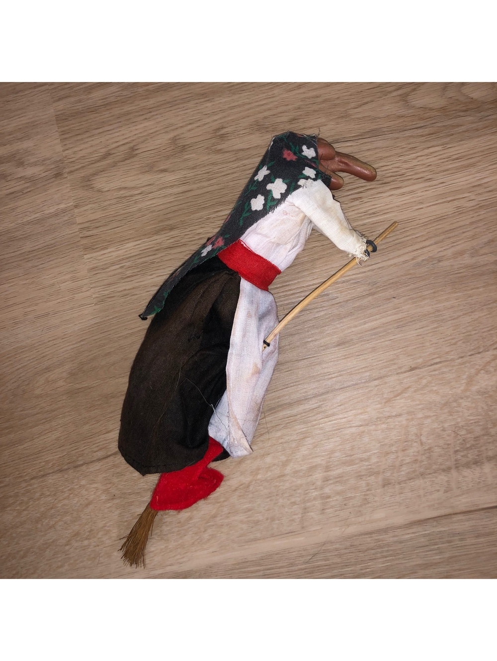 VINTAGE SCANDINAVIAN 1970s GOOD LUCK KITCHEN WITCH HANGING STRAW BROOM HALLOWEEN